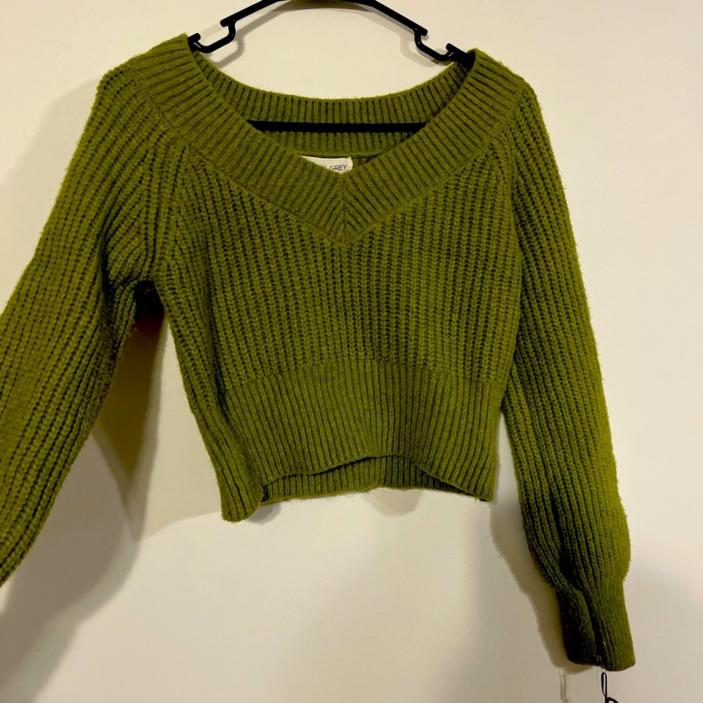 cropped green sweater.Never worn.